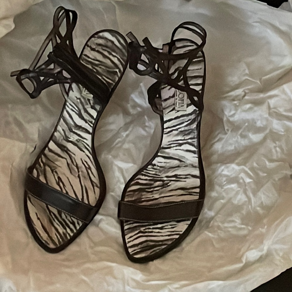 Sofia Italian Designer Brand, Colour:Black,White, Size 8